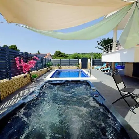 -with Private Pool, And Jacuzzi Miro Appartamento