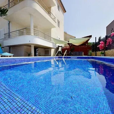 -with Private Pool, And Jacuzzi Miro